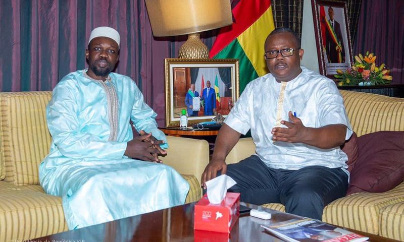 Ousmane Sonko et le président Emballo