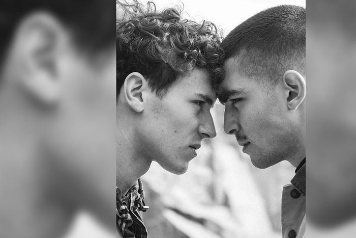 Image d'illustration : personnages de Omar et Ander dans la série "Elite"