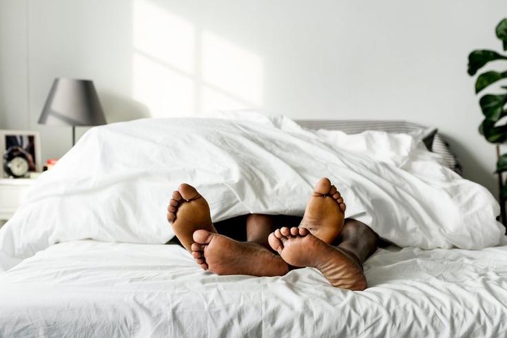 couple dans un lit