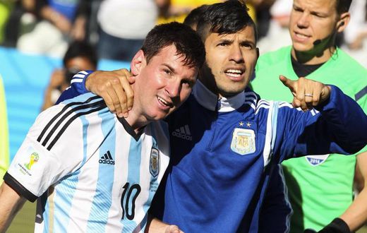 Aguero vilipende les médias francais