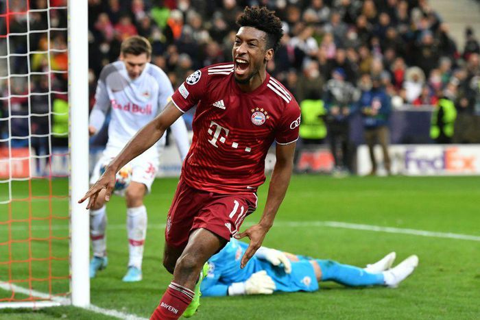 Kingsley Coman's late goal saved a 1-1 draw for Bayern Munich away to Salzburg in the Champions League last 16