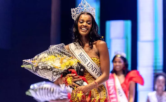 Miss Univers Nigeria, Chidimma Adetshina, prend la pose lors de son sacre, le 31 août 2024 à Lagos AFP Benson Ibeabuchi