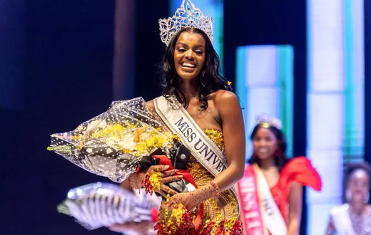 Miss Univers Nigeria, Chidimma Adetshina, prend la pose lors de son sacre, le 31 août 2024 à Lagos AFP Benson Ibeabuchi