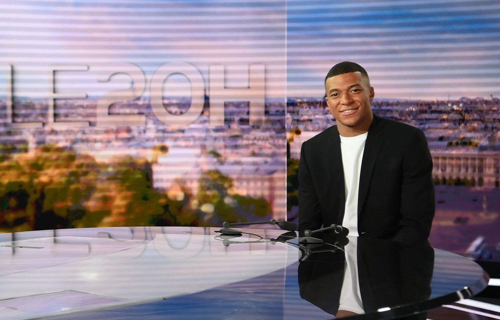 Kylian Mbappé sur le plateau du 20h de TF1 © AFP