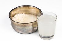 L'eau de riz comporte de nombreux bienfaits pour les cheveux et pour la peau