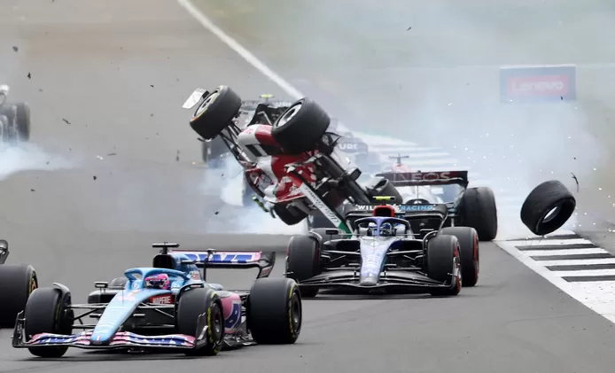 Les images de l'accident de Guanyu Zhou
