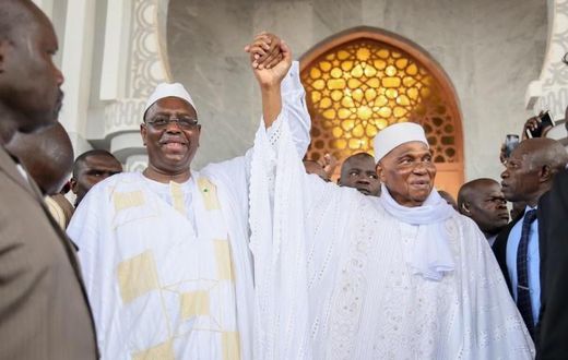 Le président Macky Sall se réconcilie avec son homologue et prédécesseur Abdoulaye Wade