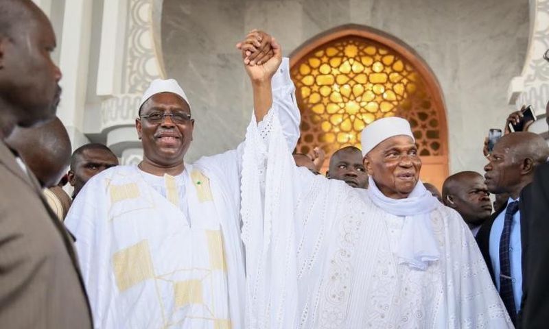 Le président Macky Sall se réconcilie avec son homologue et prédécesseur Abdoulaye Wade