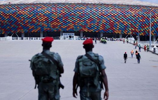 des-militaires-surveillent-l-entree-du-stade-olembe-de-yaounde-le-7-janvier-2022 6338824