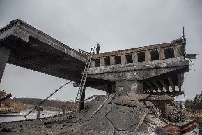 Le pont détruit