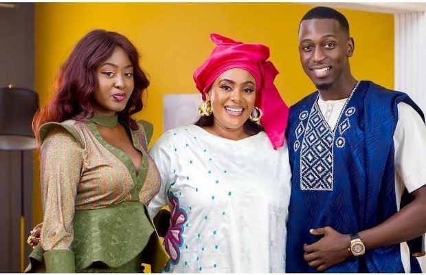 Keisha Khadija Dème est diplômée en Communication et a travaillée avec de nombreuses entreprises sénégalaise avant de verser dans la publicité et les séries télévisées. Elle est connue pour son interprétation du personnage "Adja" dans la série du même nom, mais aussi de "Djibo" dans Karma, toutes deux réalisées par Marodi.