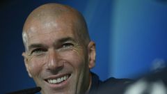 Real Madrid coach Zinedine Zidane insists he wants Welsh striker Gareth Bale to remain at the club
