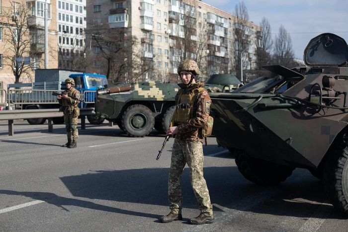 Ukrainian soldiers at a checkpoint in Kyiv, Ukraine, on February 25, 2022.