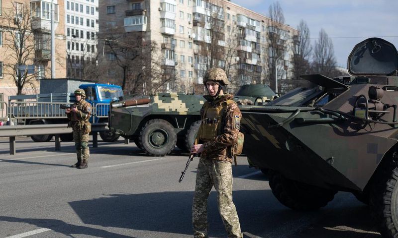 Ukrainian soldiers at a checkpoint in Kyiv, Ukraine, on February 25, 2022.
