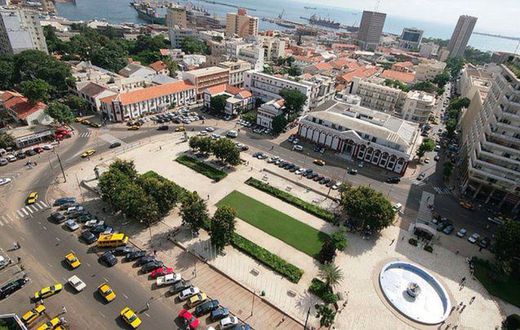 La place de l'indépendance à Dakar au centre-ville