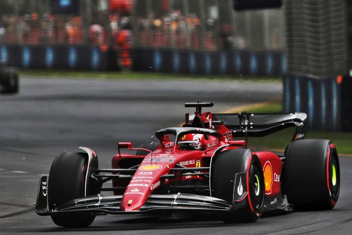 Leclerc en pôle position