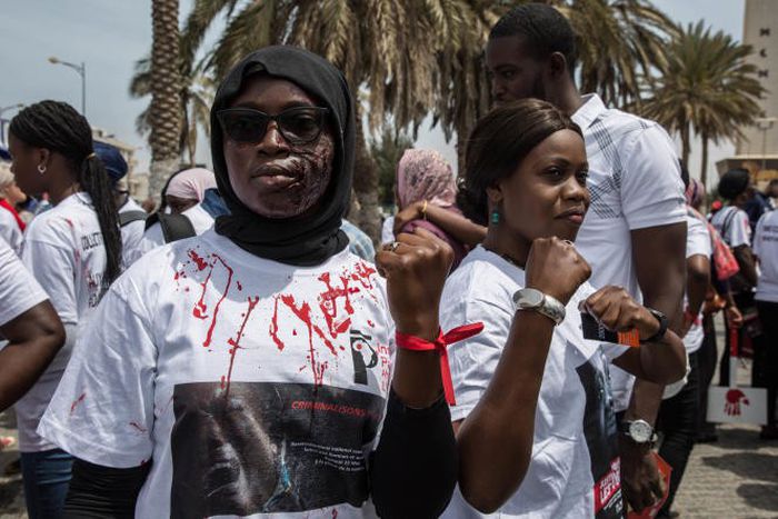 une manifestatante lors d'une campagne contre les violences faites aux femmes au Sénégal
