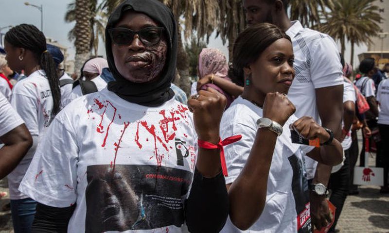une manifestatante lors d'une campagne contre les violences faites aux femmes au Sénégal