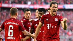 Les coéquipiers de Robert Lewandowski célèbrent leur deuxième but de la soiréen inscrit par le polonais