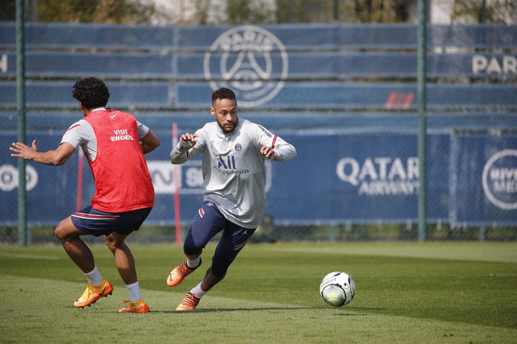 Neymar à l'entraînement du PSG avant le match face à Strasbourg en Ligue 1