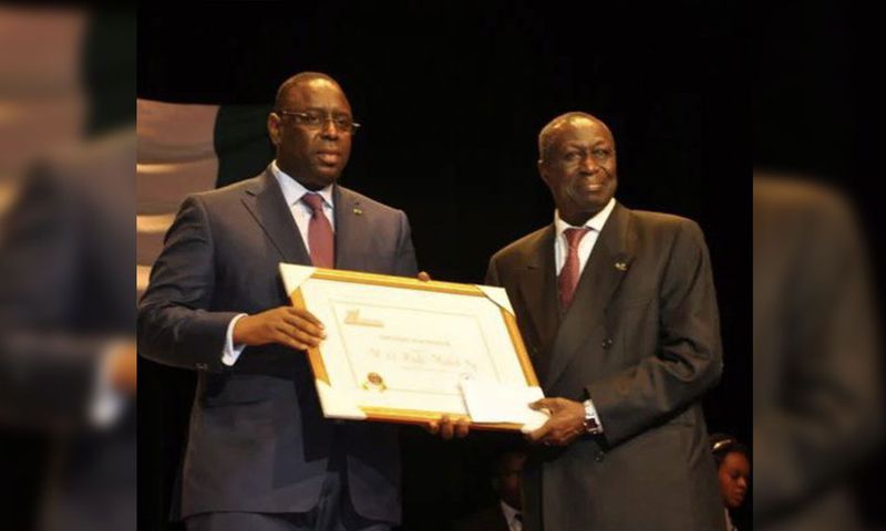 Macky-Sall-rend-hommage-à-El-Hadji-Malick-Sy-Souris