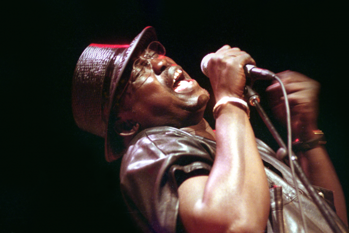 Rudy Gomis lors d'un concert du Baobab Orchestra, à New York, en avril 2004