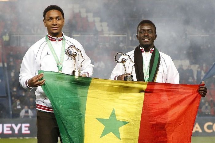 Les nouveaux champions d'Afrique Abdou Diallo et Gana Gueye chaudement accueillis au Parc des Princes