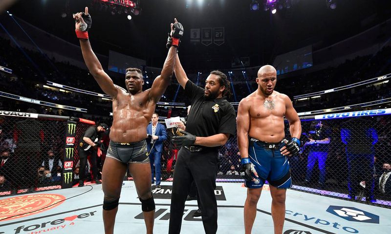 Ngannou conserve son titre de champion des lourds