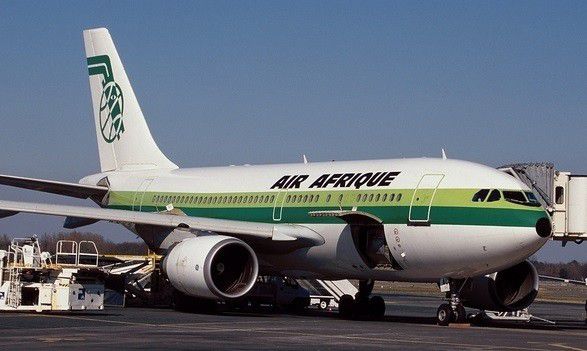 Un avion d'Air Afrique sur le tarmac