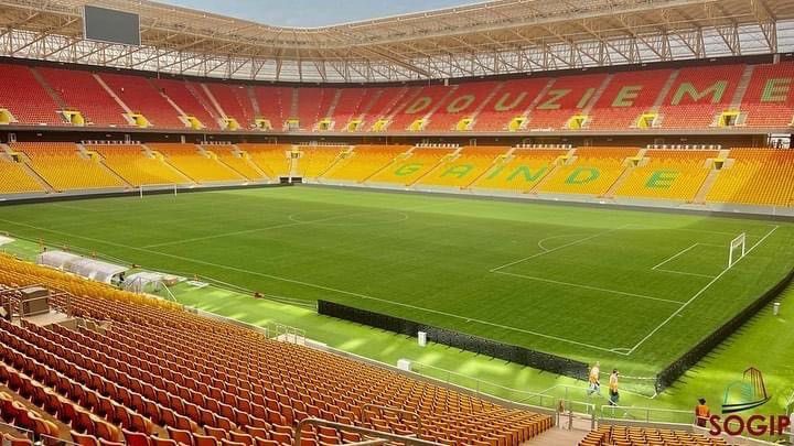 Le nouveau stade Abdoulaye Wade, avec une capacité de 50000 places, a coûté la bagatelle de 150 milliards FCFA