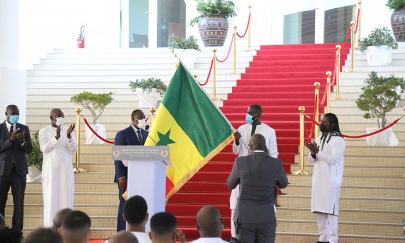 Macky Sall a remis le drapeau national aux Lions