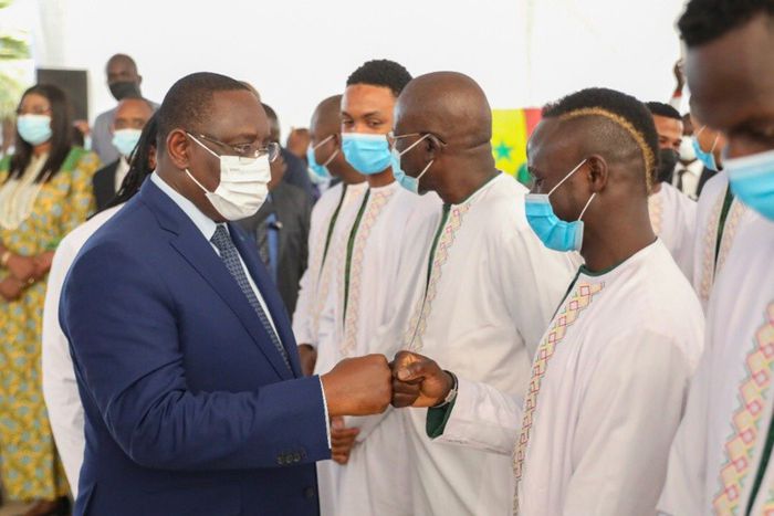 Macky Sall a remis le drapeau national aux Lions de la Téranga