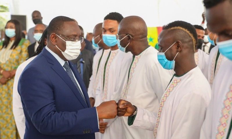 Macky Sall a remis le drapeau national aux Lions de la Téranga