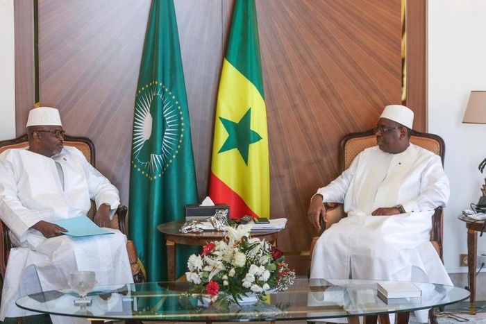 Le président de Macky Sall en compagnie de l'ancien médiateur de la République Me Alioune Badara Cissé