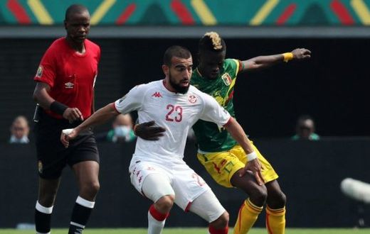 Tunisie vs Mali - l'arbitre arrête la match avant la fin du temps règlementaire