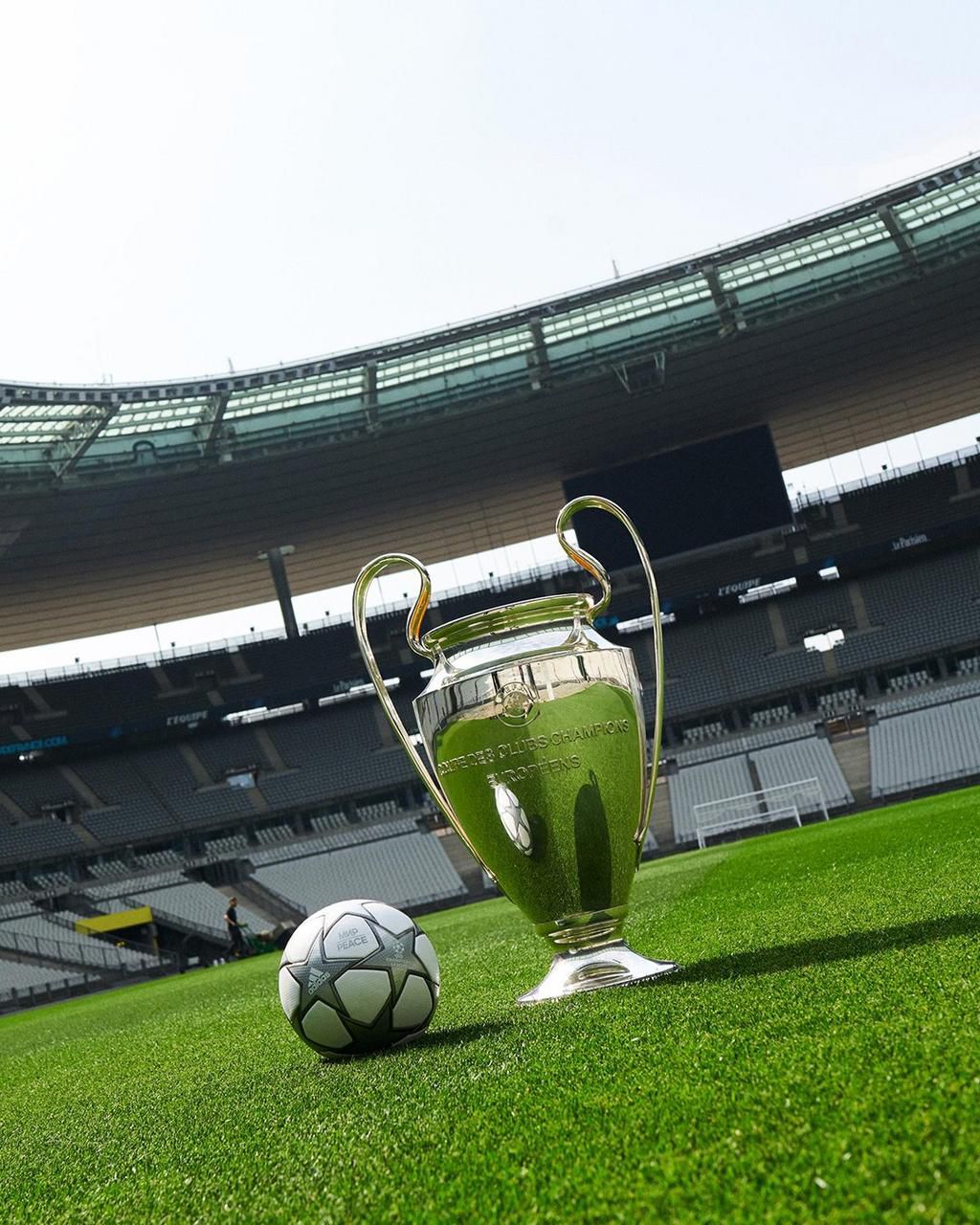 Dans la nouvelle formule de la Ligue des champions qui démarre en 2024, pas moins de 36 clubs seront au départ (au lieu de 32), répartis dans quatre chapeaux de neuf équipes (classés selon les indices UEFA, comme actuellement) amenées à disputer un mini-championnat avant les 8es de finale