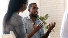 How to tell a liar from his body language [Themeet]