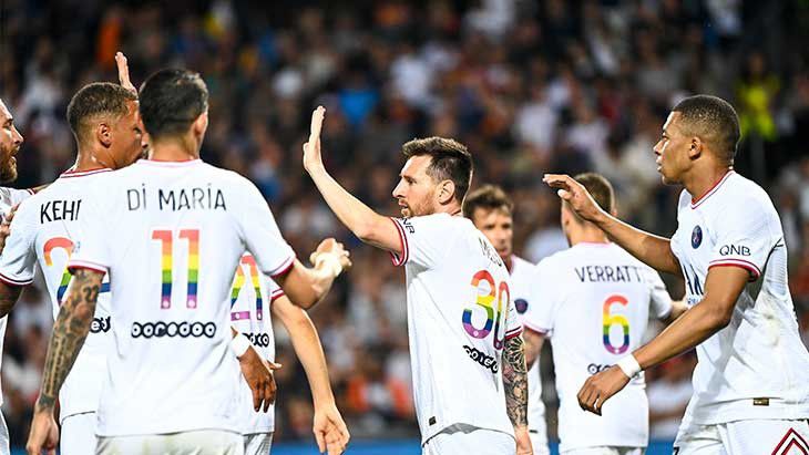 Idrissa Gana Guèye n'a pas disputé la 37è journée de Ligue 1, samedi 14 mai 2022, lors de laquelle les maillots du PSG étaient flanqués de numéros aux couleurs du drapeau LGBTQ+ pour célébrer la Journée mondiale contre l'homophobie, la transphobie et la biphobie.