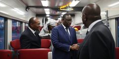 Le président Macky Sall dans un TER, la gare de Dakar, le 14 janvier 2019