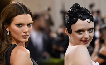 Les-sourcils-décolorés,-nouvelle-tendance-au-Met-Gala