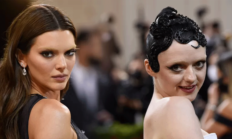 Les-sourcils-décolorés,-nouvelle-tendance-au-Met-Gala