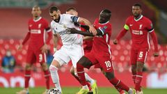 Sadio Mané à la lutte contre Benzema lors de la finale de Ligue des Champions de 2019