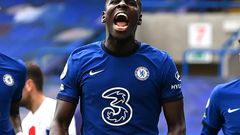 Le défenseur central de Chelsea Kurt Zouma