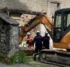 une-entreprise-de-maconnerie-etait-occupee-a-la-renovation-d-une-vieille-grange-en-pierres-dans-la-rue-principale-de-soudon-un-hameau-du-village-bugiste-de-souclin-quand-un-mur-s-est-effondre-photo-progres-lau