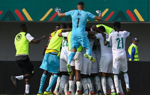 Senegalese celebrating Mane's Penalty