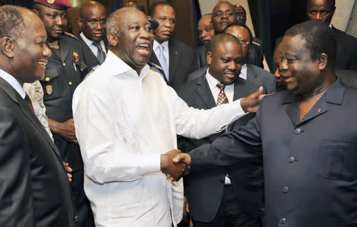 Alassane Ouattara posant avec Henri Konan Bédié et Laurent Gbagbo