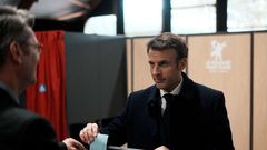 Emmanuel Macron votant dimanche au Touquet