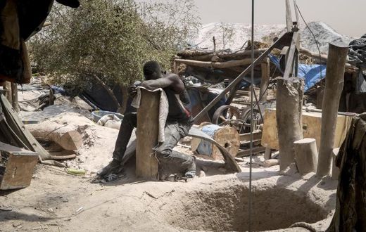 Une explosion surevenue lundi dans une mine d'or du sud-ouest du Burkina Faso a fait au moins 59 morts. Le secteur emploie des milliers de personnes dans le pays.AP PhotoSam Mednick