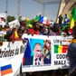 Des Maliens manifestent ce 22 septembre 2020 pour réclamer le départ des troupes françaises et l'arrivée de soldats russes - AP