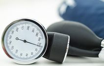 Au Sénégal, selon les spécialistes, 40% des adultes sénégalais sont hypertendus. L'HTA constitue un facteur de risque d'AVC, d'insuffisance cardiaque, d'infarctus du myocarde ou encore d'insuffisance rénale et ne doit pas être négligée.